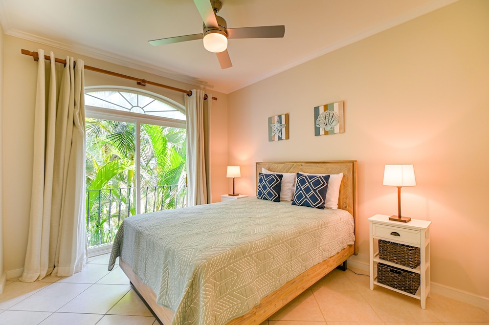 CR Luxury Los Sueños Condos