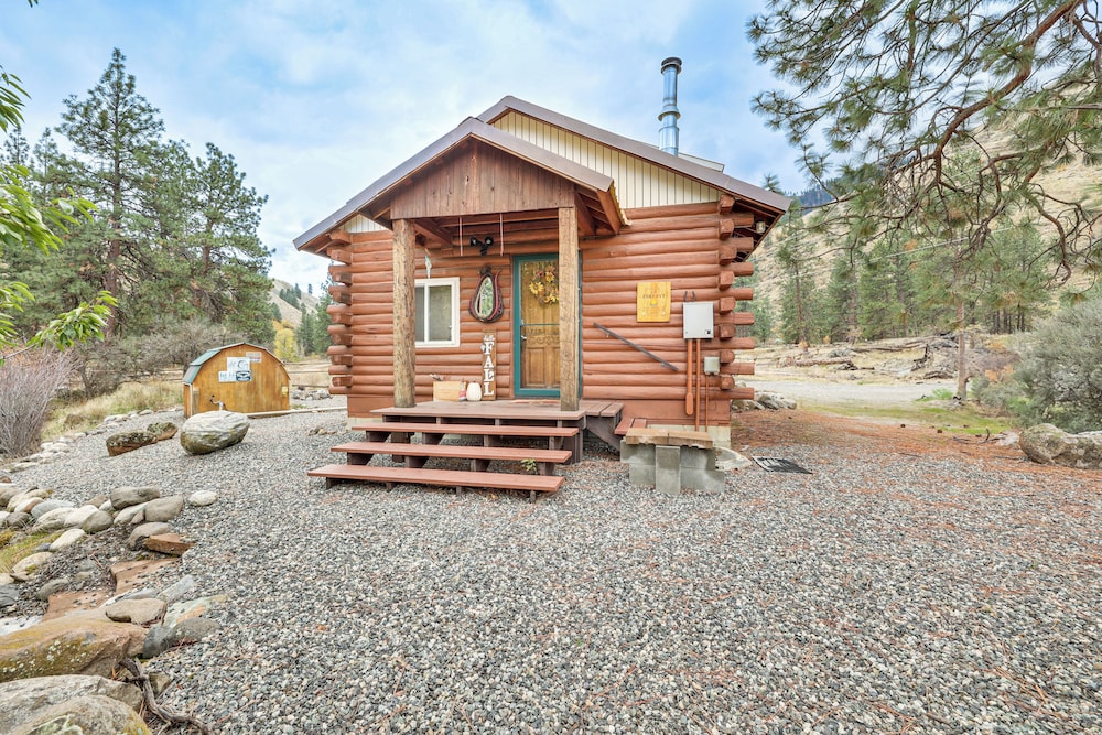 Cabin on Little Salmon River ~ 10 Mi to Riggins!