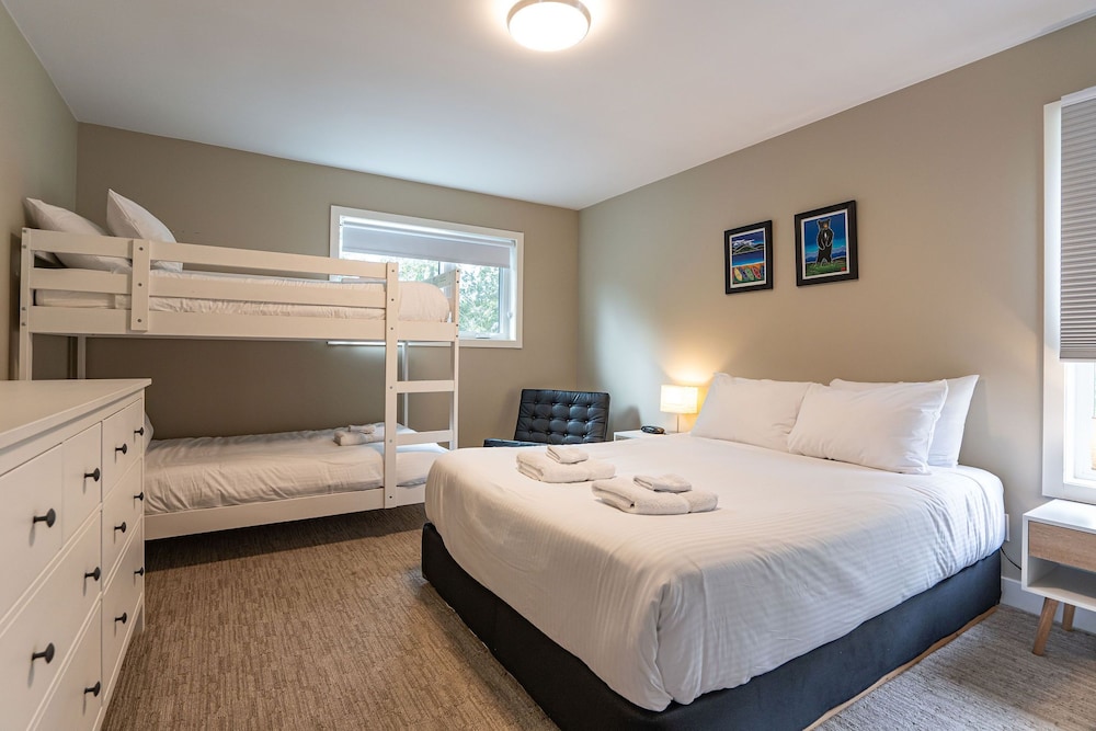 Revelstoke Lakehouse by Revelstoke Vacations - Image 4