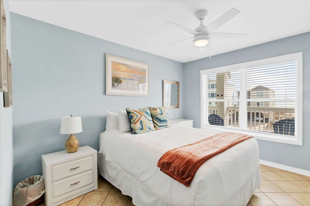 Spacious 3BR 2BA Gulf Views Dock and Boat Launch
