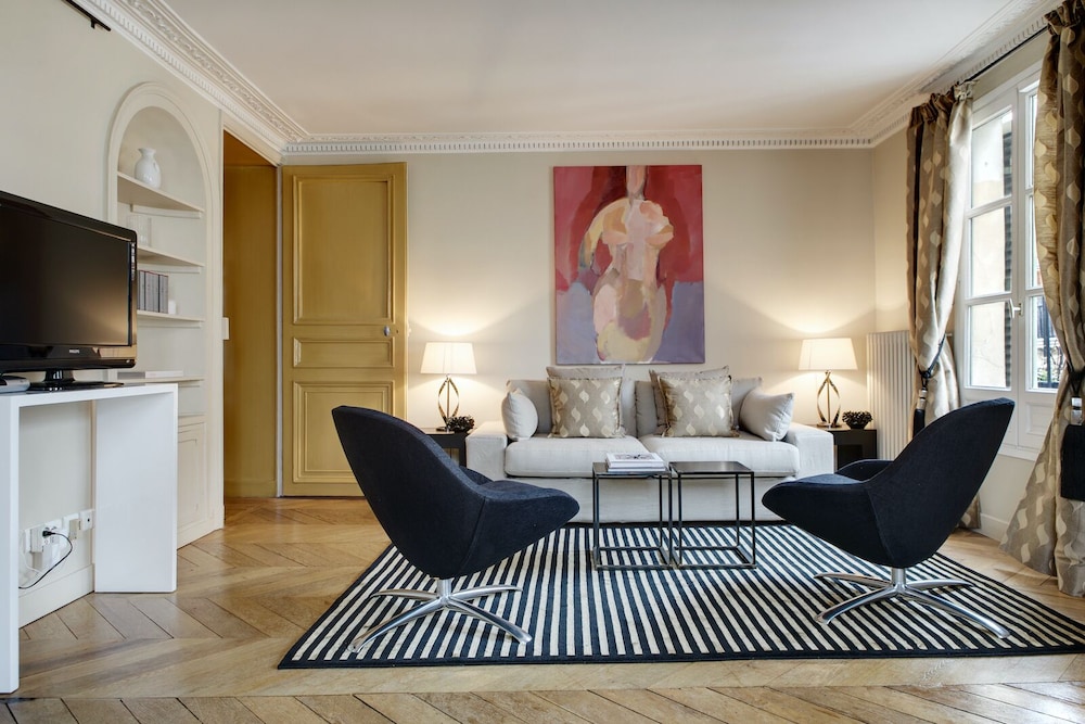 Paris Louvre Elegant residence