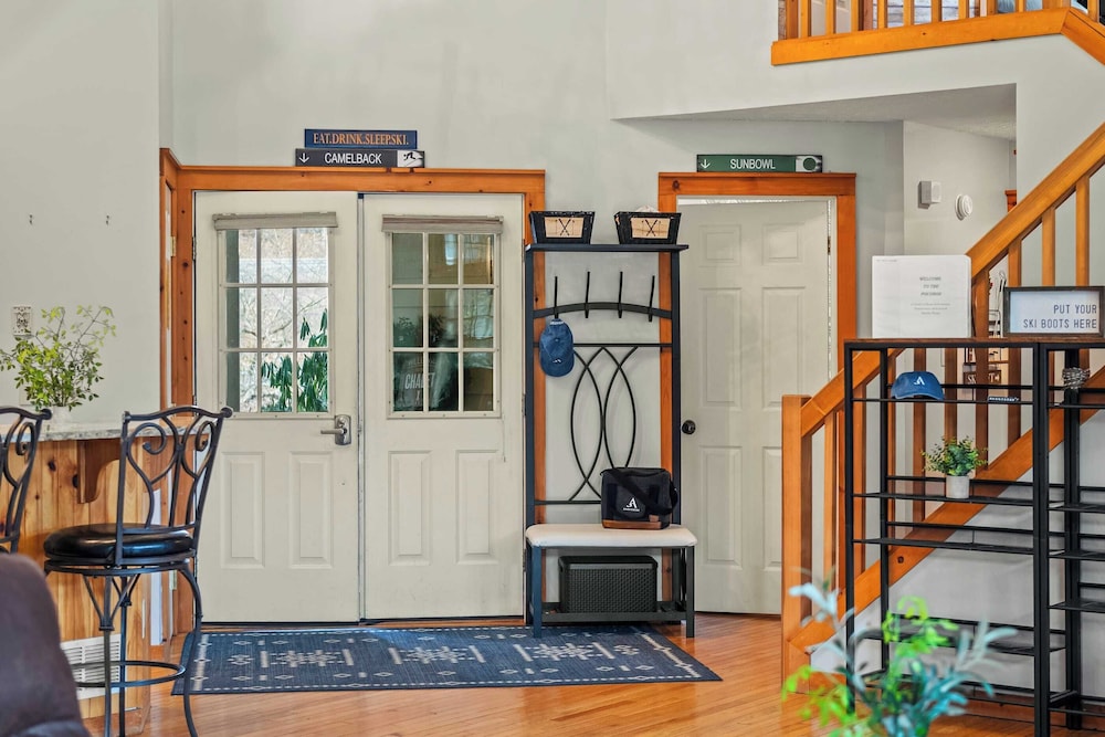 Mountain Escape With Game Room, Balcony & Stunning Views in the Poconos Christina