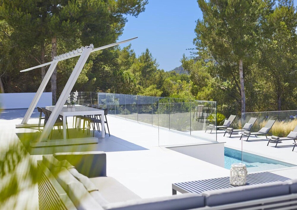 Sleek Villa With Nice Terrace