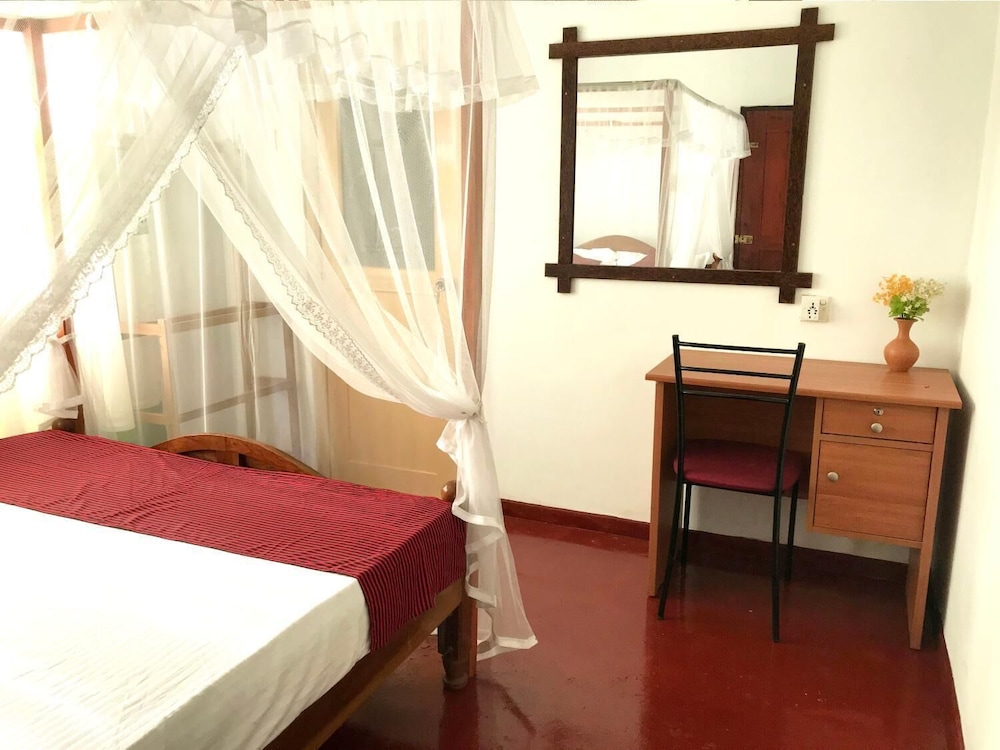 Damith Tourist Inn