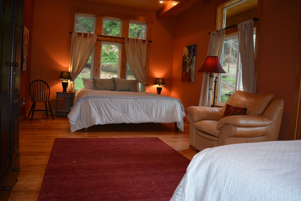 Copper Creek Inn at Mt Rainier