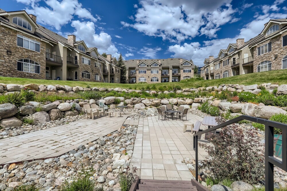 New Listing! Beautiful Frisco Condo With Lake Views! 2 Bedroom Condo by RedAwning