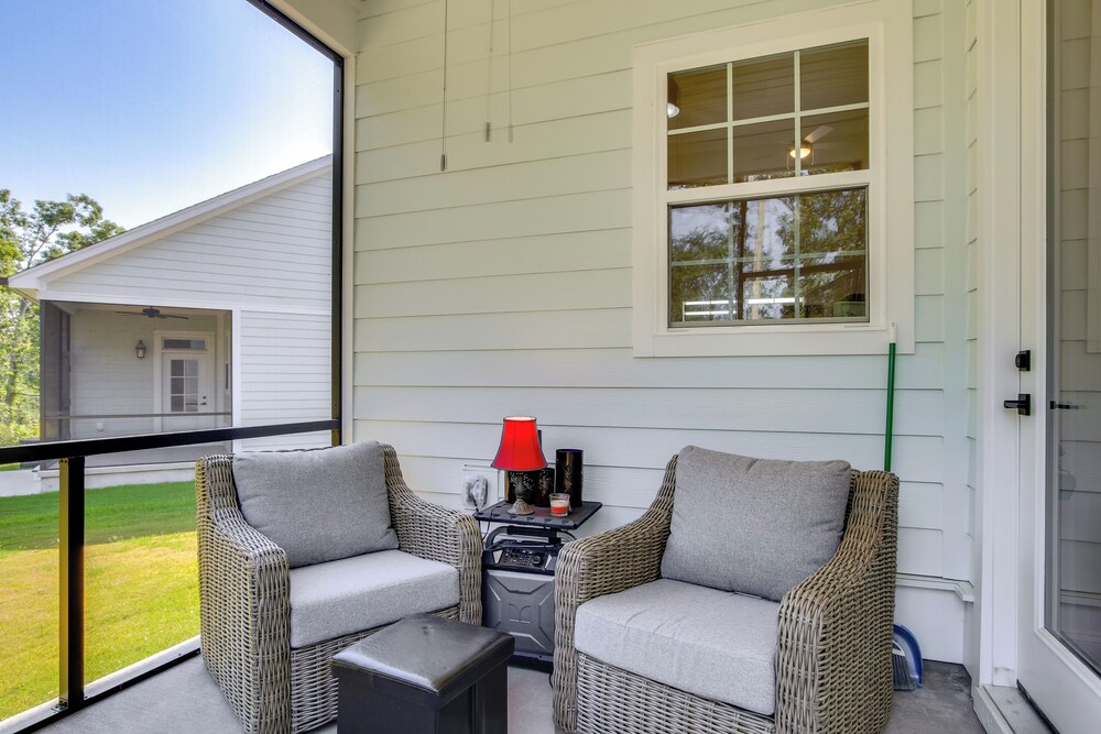 Walk to Marina: Lake Greenwood Retreat w/ Hot Tub
