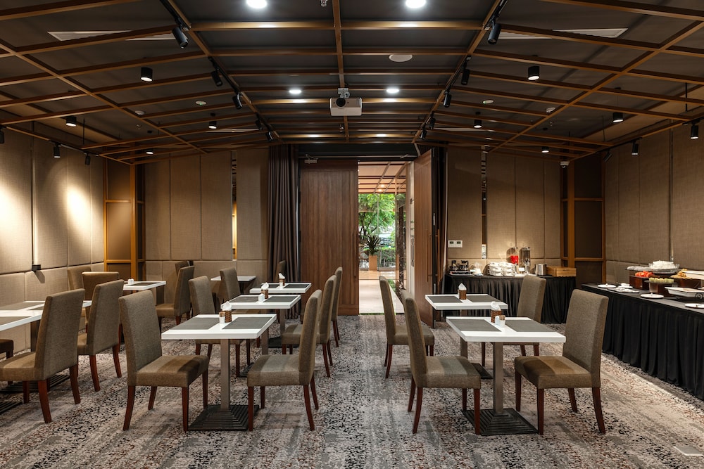 Kin Hotel Thai Van Lung 19