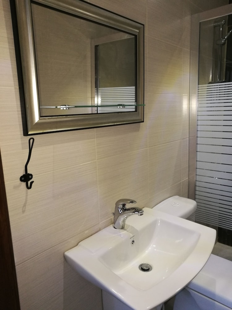 Cozy Dair Ghbar Apartments