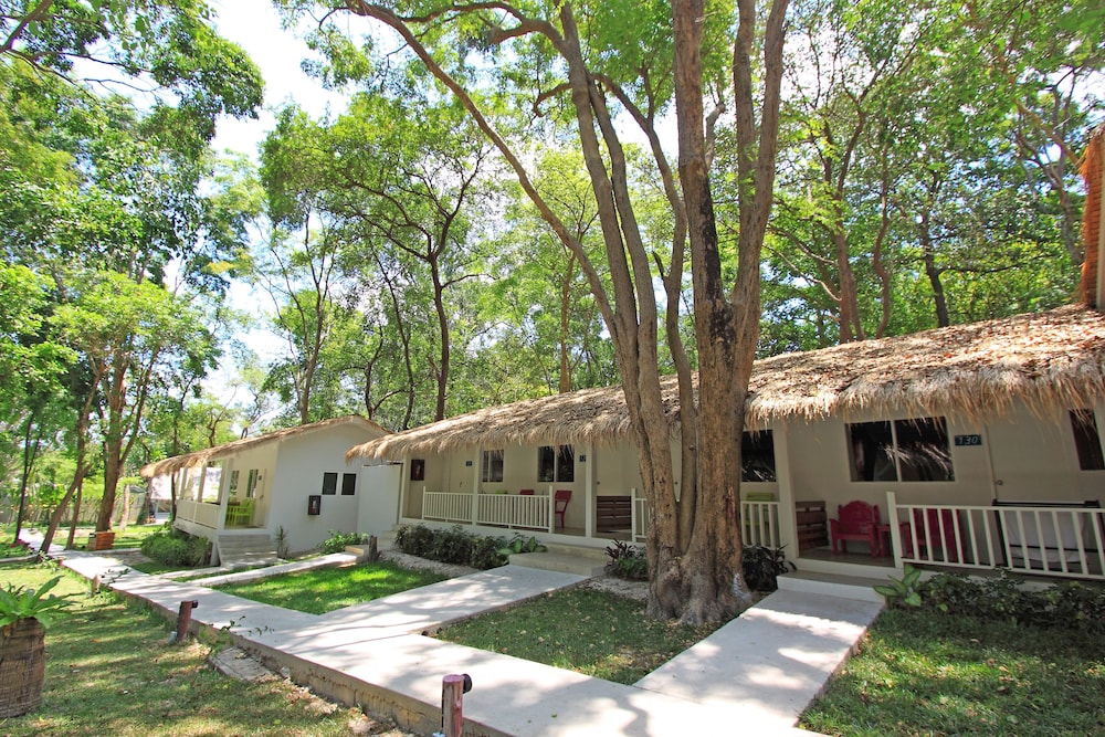 Hotel Baan Supparod - Image 1