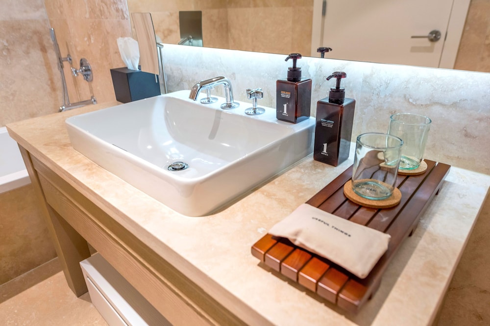 Luxury Vacation Rentals at 1 Hotel & Homes by LRMB
