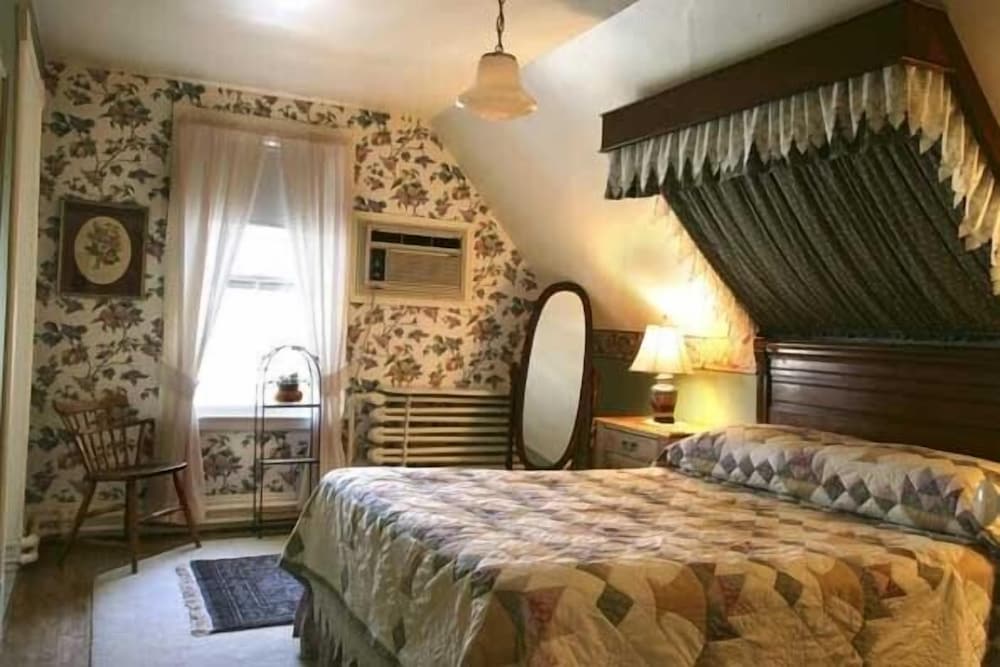 Charlottetown Vacations - The Elmwood Heritage Inn - Property Image 4