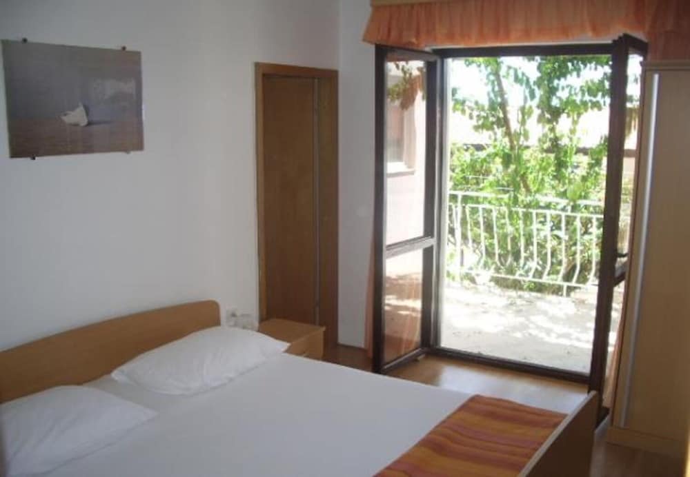 Josip II - 150 m From Beach With Free Parking - A6