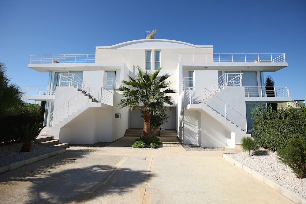 Feronia Villas
