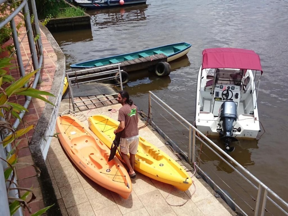 Tortuguero Adventures GuestHouse