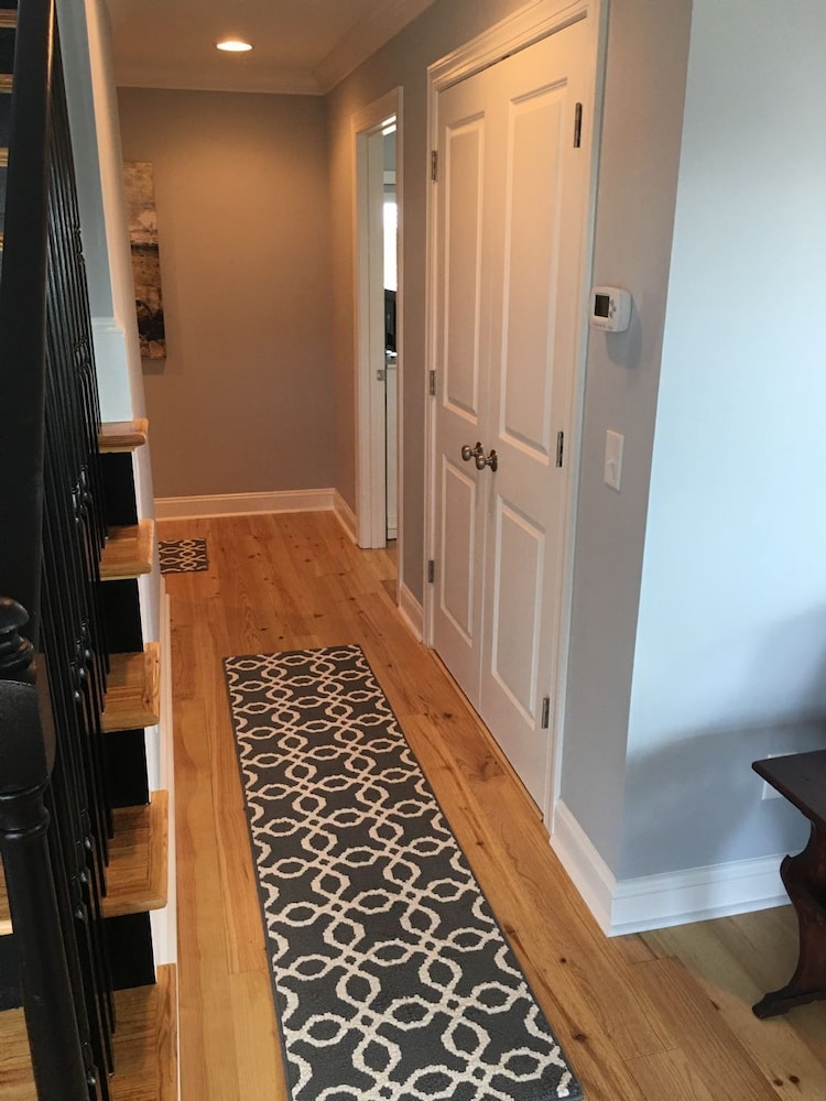 Best Day Ever 4 Bedroom Home by RedAwning