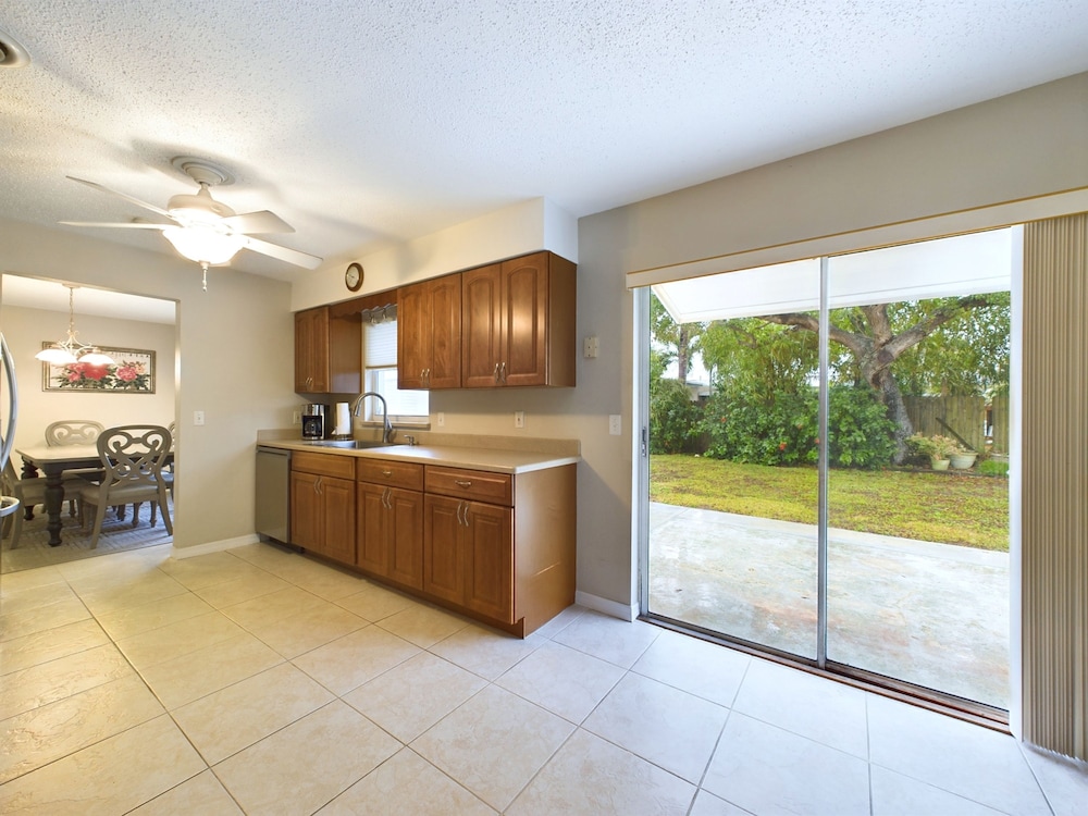 Cozy 4 Bedroom Home on Merritt Island
