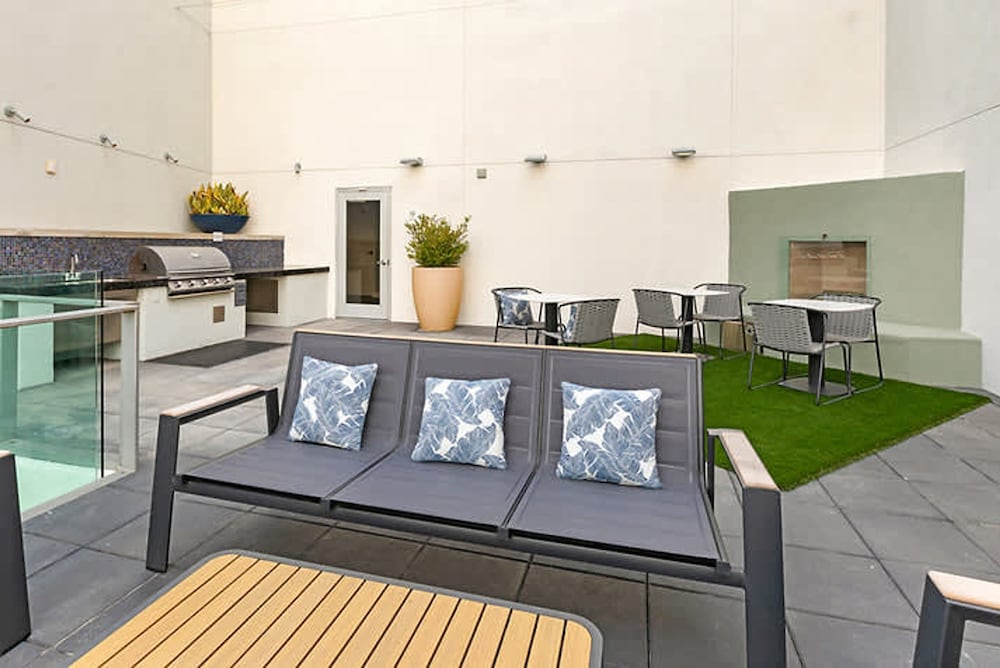 Elegant City Escape Gym Pool 10mins to Cedar