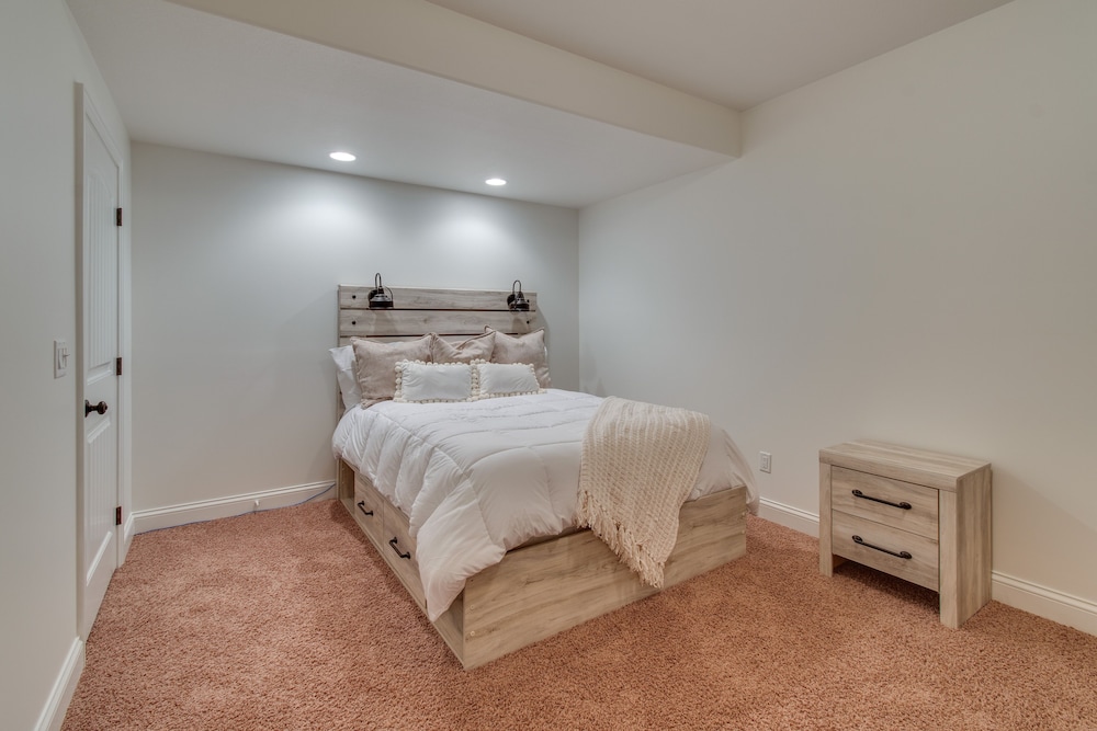 Peoria Vacations - Prime Peoria Retreat w/ Deck  Fireplace! - Property Image 4