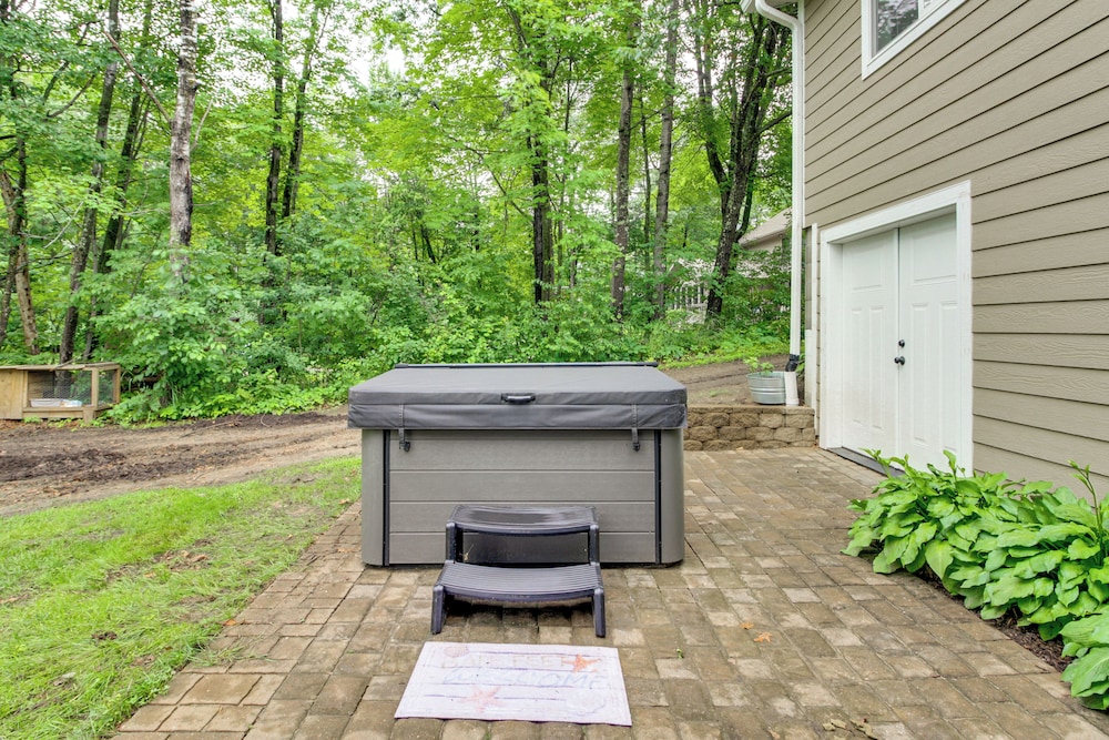 Hot Tub & Game Room: Lakefront Merrifield Retreat!