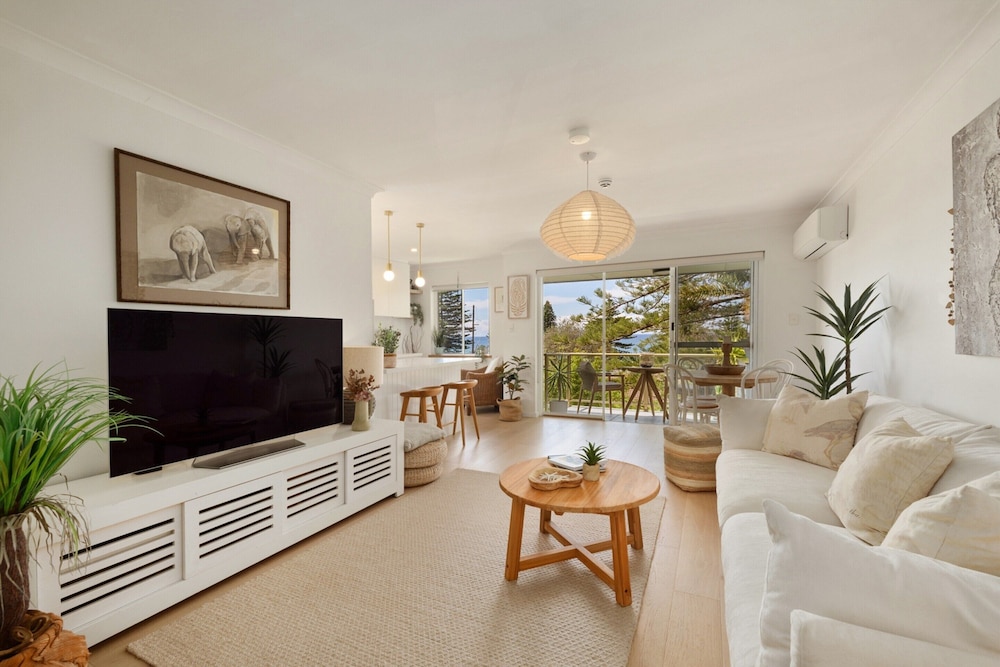 Sunrise Cove 2-bed Apartment at Newport Beach