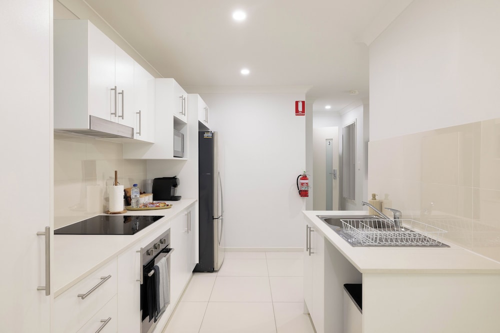 Smart Suites Self Check-in Apartments - 39A Freney
