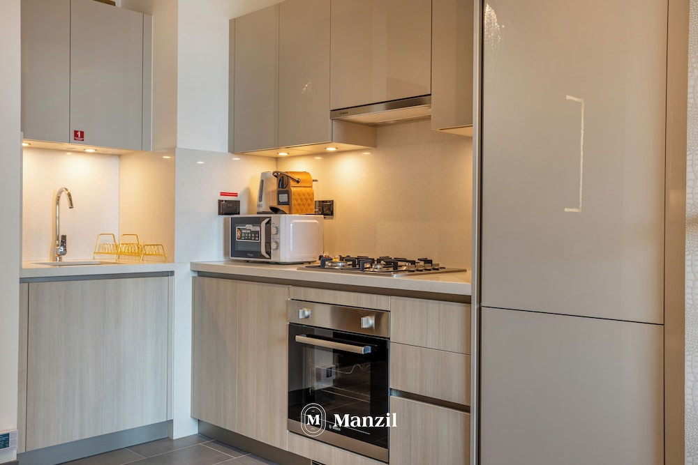 Manzil - Stylish 1BR with Pool and Gym