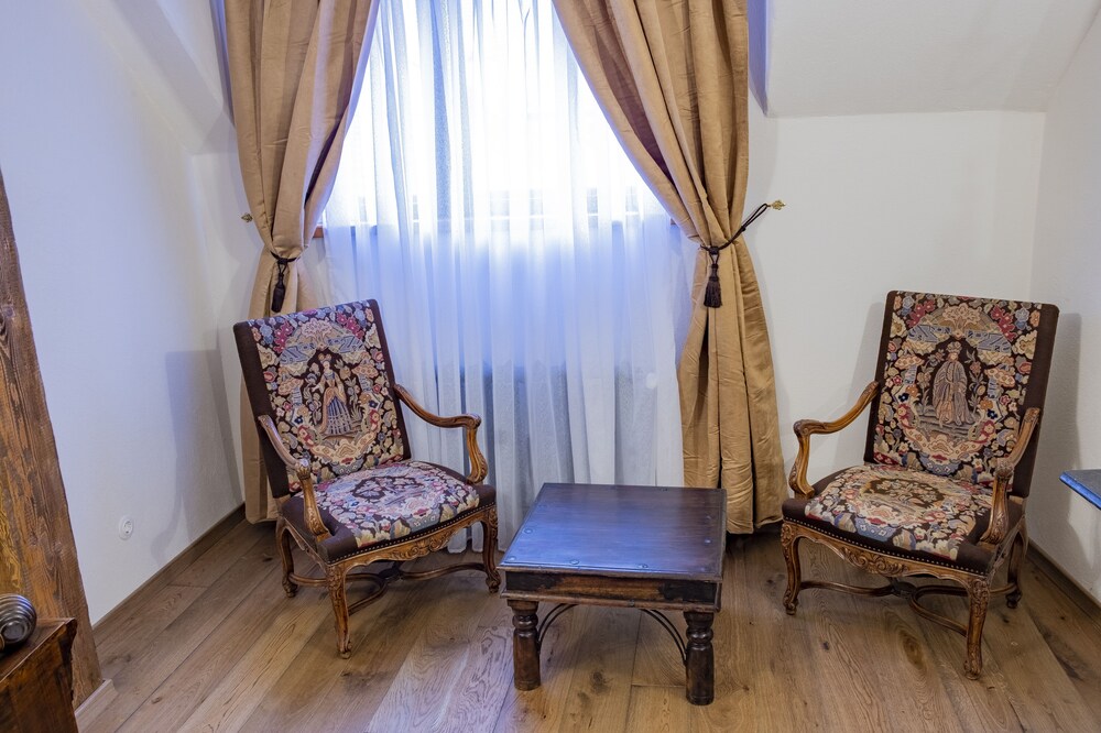 The Throne Boutique Hotel view 5
