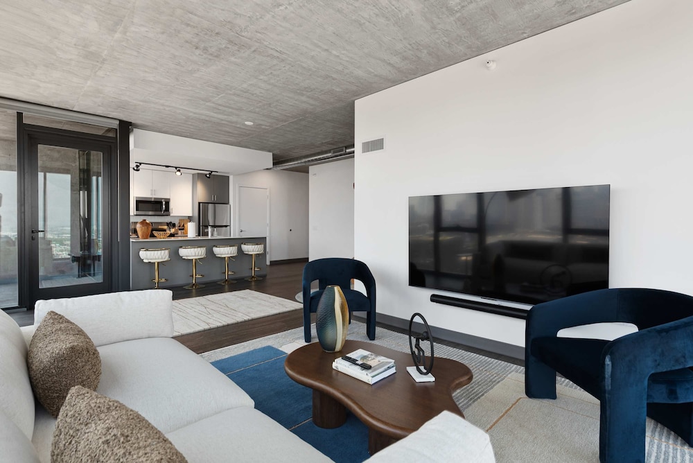 Cloud9 4apt in Building Fultonmkt The Cubist
