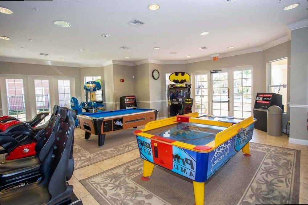 Spacious 2Bd Condo - Pool Hot Tub - Near I-drive