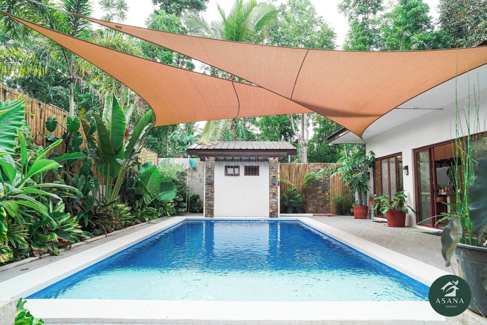 Modern Tropical 2BR Villa & Pool Retreat in Amadeo