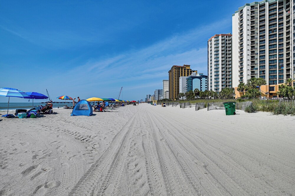 Walk to Ocean: Condo w/ Balcony in Myrtle Beach!