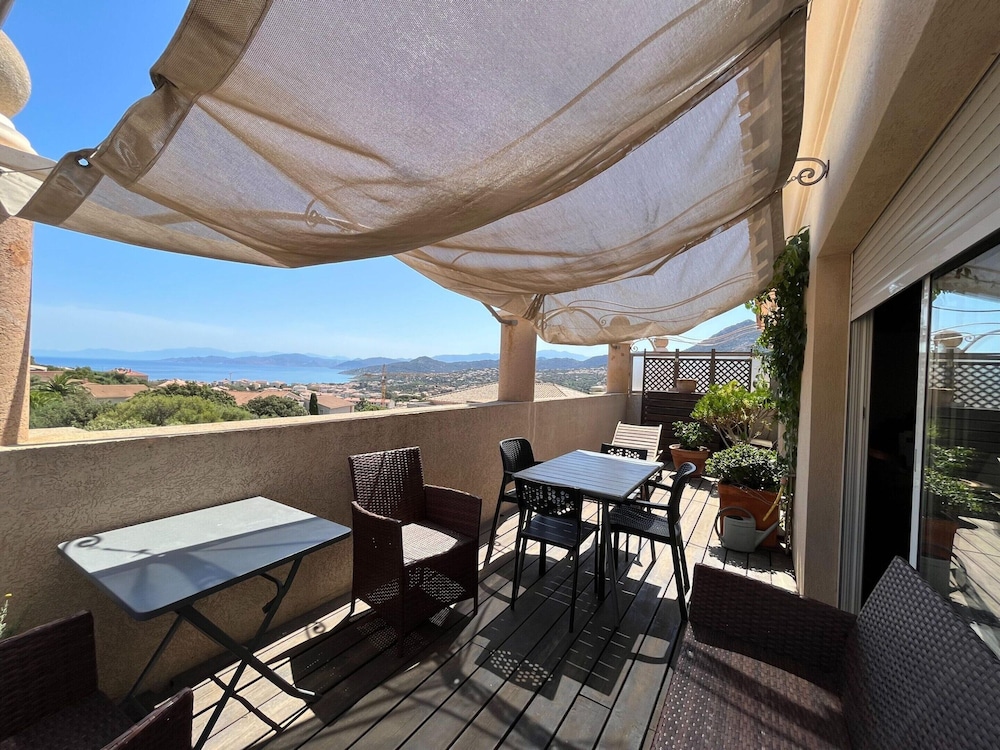 Apartment With sea View and Pool photo 5