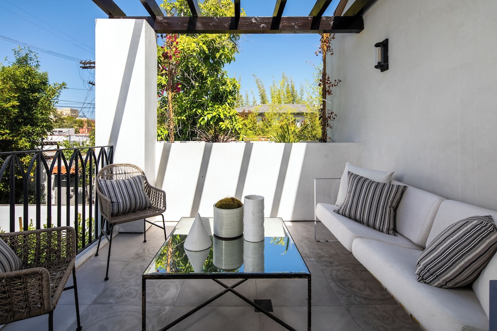 Casa Zenithia by Oraklus