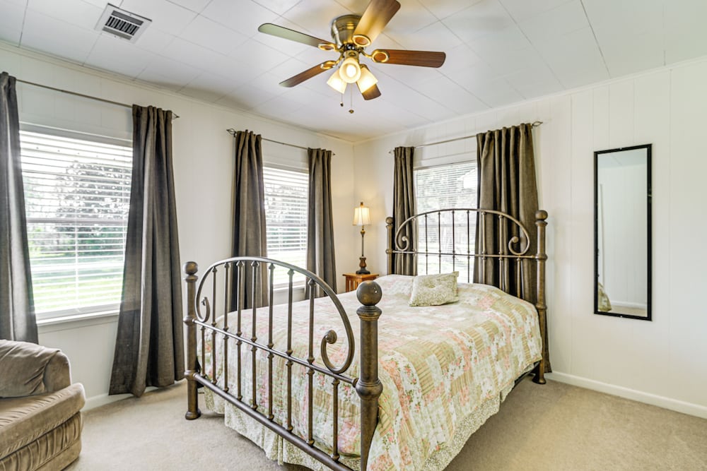 Boat & Swim: Lakefront Toledo Bend Retreat!
