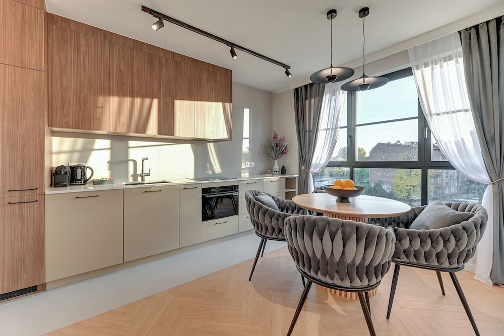 Doki Living - Foodhall & Parking by Downtown Apartments
