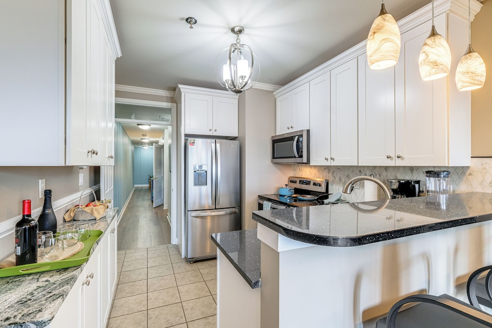 Smith Mountain Lake Retreat w/ Resort Amenities!