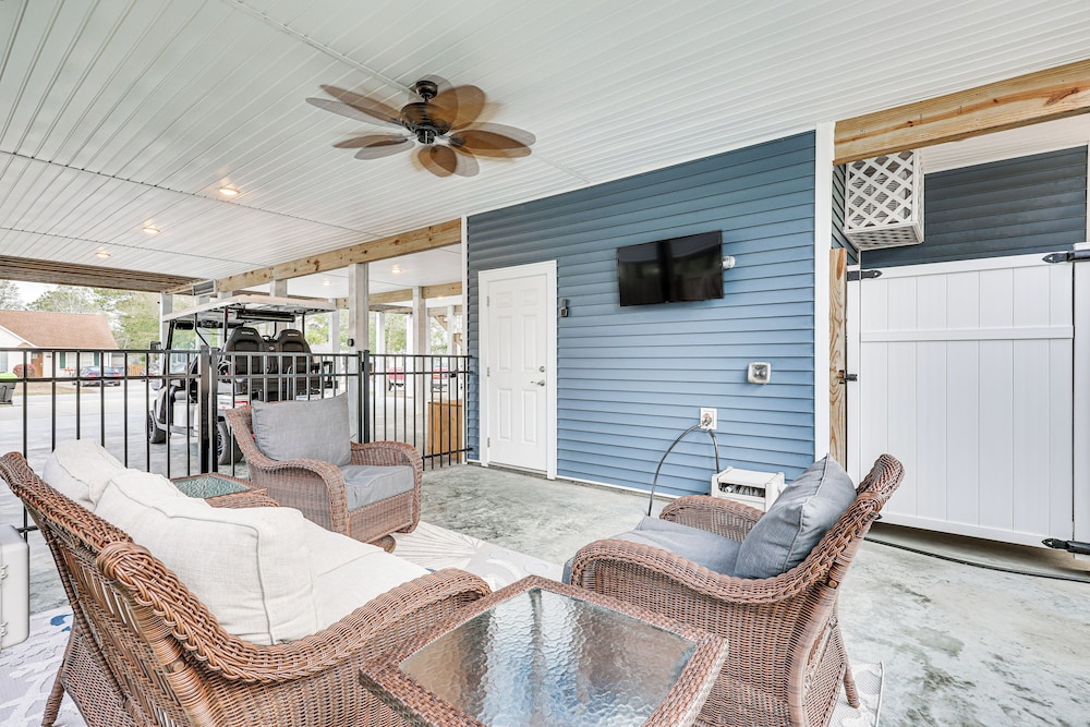 2 Mi to Long Beach: Home w/ Patio & Putting Green!
