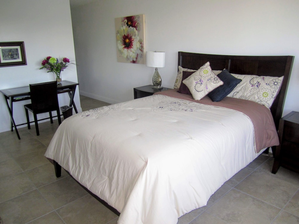 Golden Isles Hallandale Water view