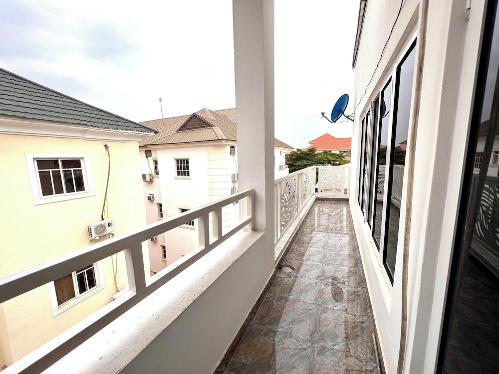 FURNISHED APARTMENTS