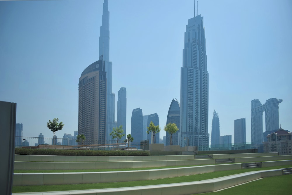 Lavish 2BR in Downtown Views Close to Dubai Mall Burj Khalifa