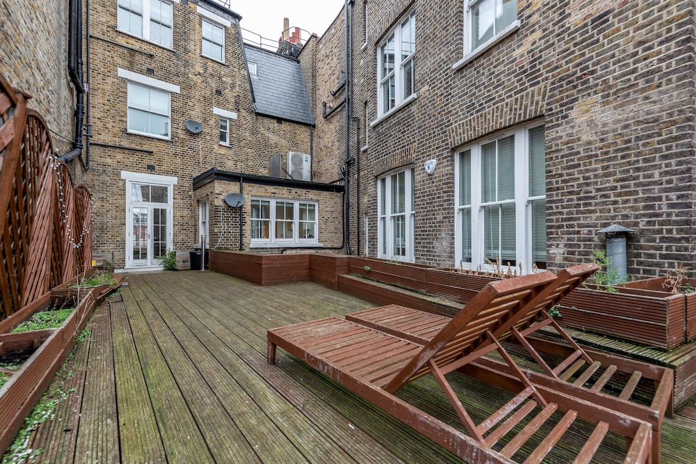 outdoor bbq area