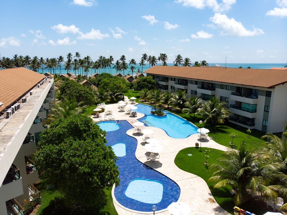Flats no Carneiros Beach Resort