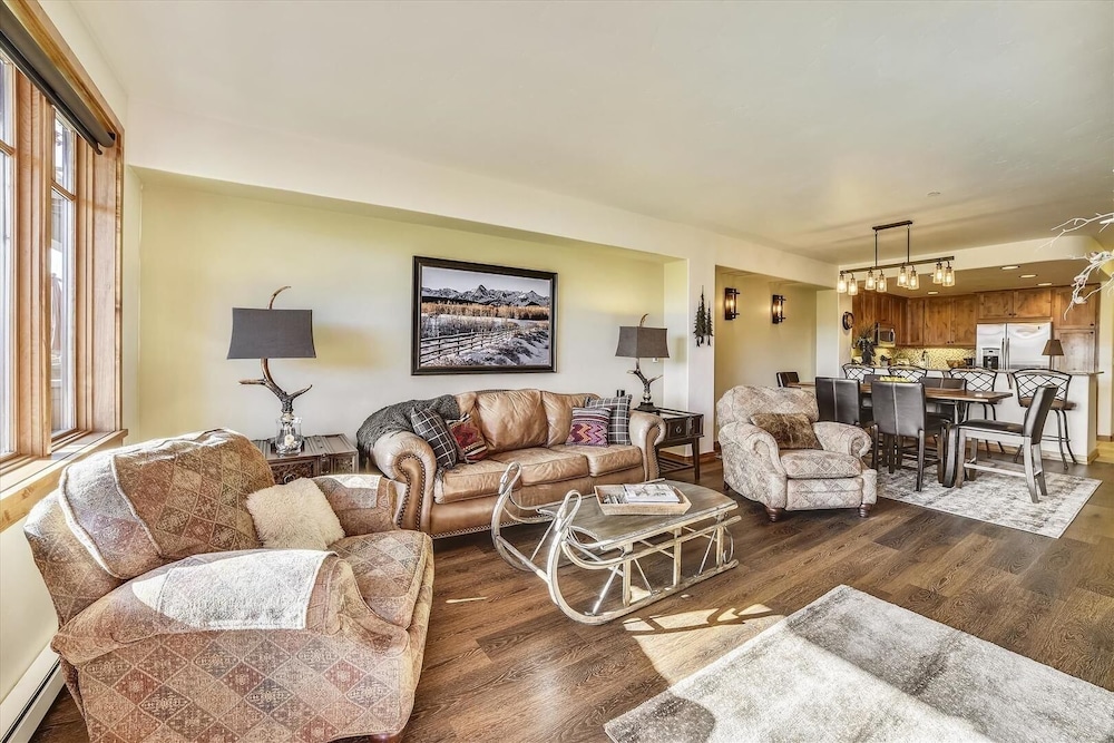 Timberline Cove 203 2 Bedroom Condo by RedAwning