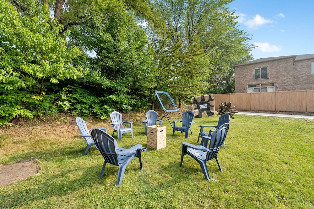 Spacious Luxury Retreat 8 Bed Oasis With 6 Baths