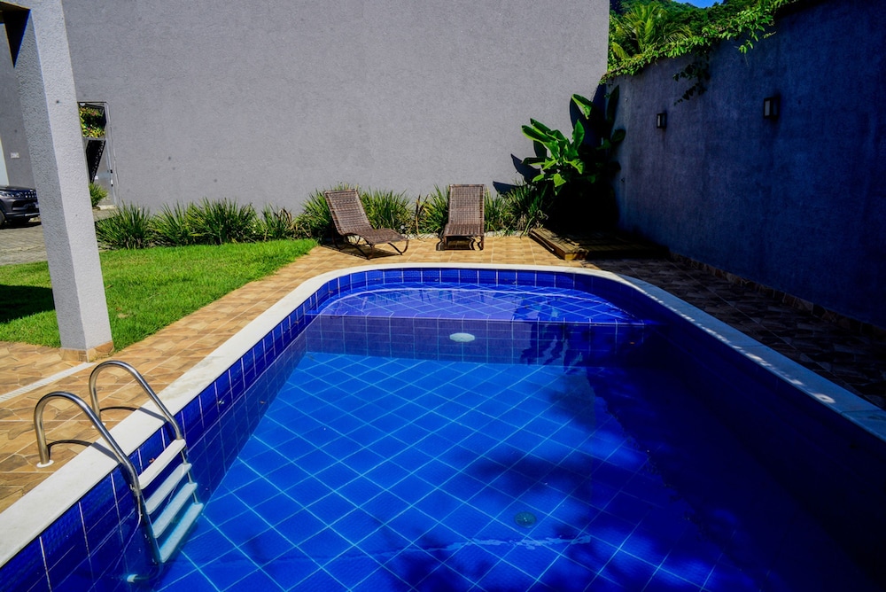 Casa c Piscina a 150m da Praia de Boi Ucanga
