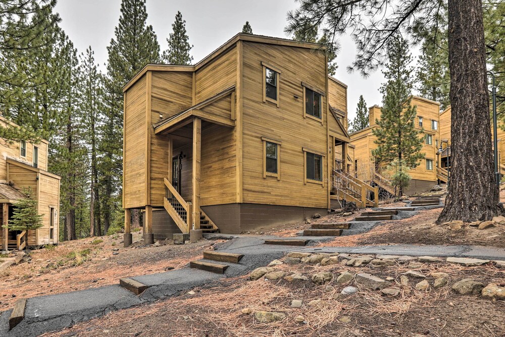 1 Mi to Northstar California: Truckee Townhome! view 5