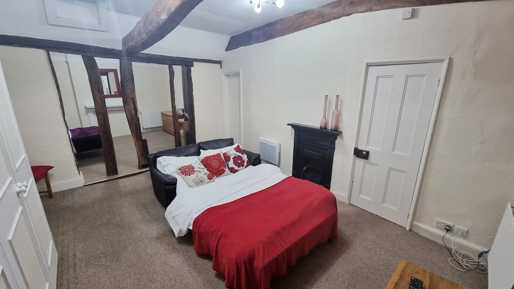 Sudbury Vacations - The George and Dragon Inn - Property Image 4