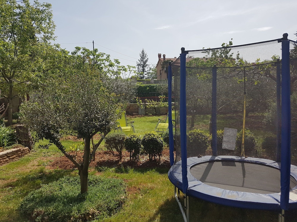 Country House in Rakalj With Scenic Sea Views view 3
