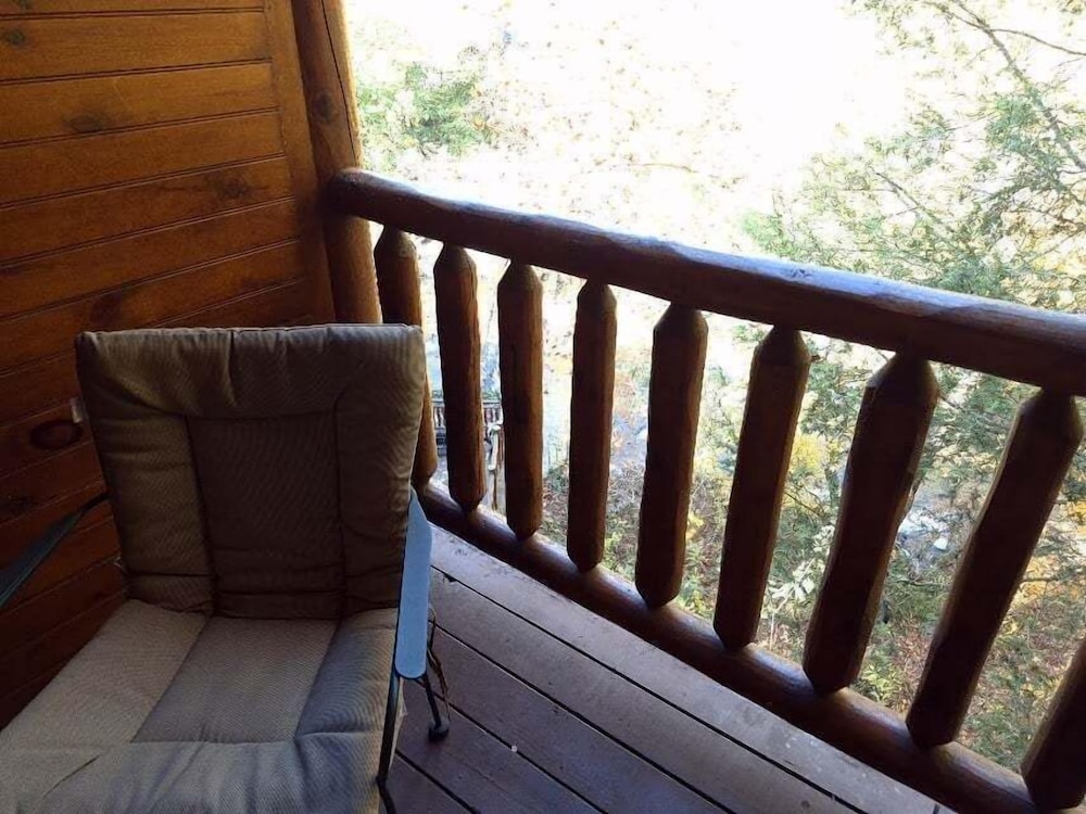 Reservation 2 Bedroom Cabin